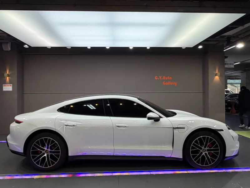 Porsche TAYCAN