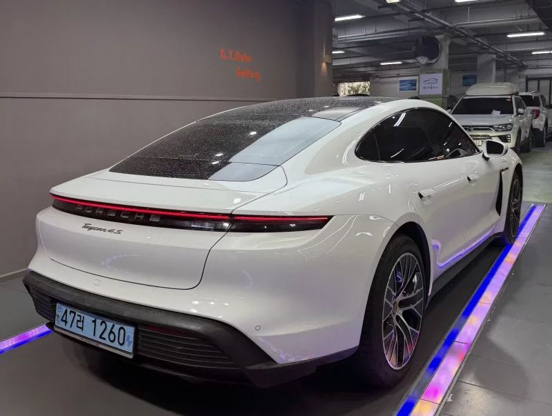 Porsche TAYCAN