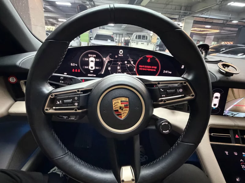 Porsche TAYCAN