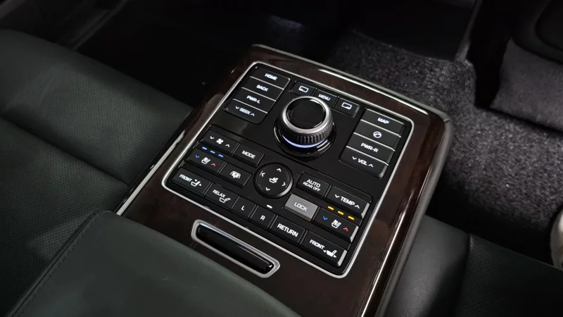 Hyundai Equus