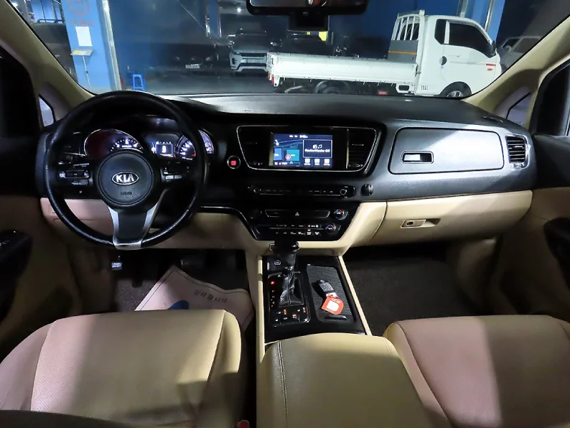 Kia Carnival