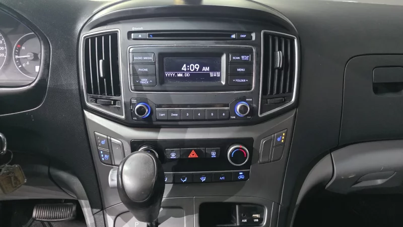 Hyundai Starex