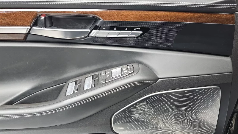 Genesis EQ900