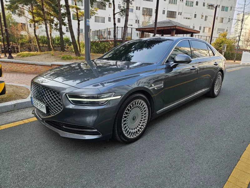 Genesis G90