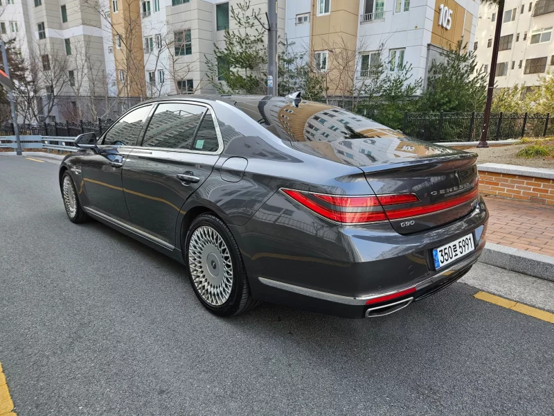 Genesis G90