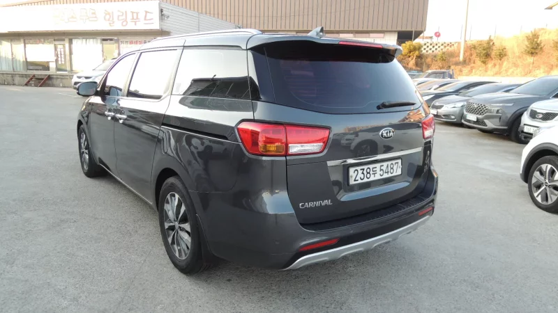 Kia Carnival