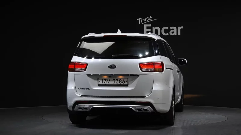 Kia Carnival