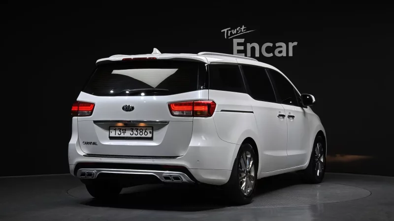 Kia Carnival