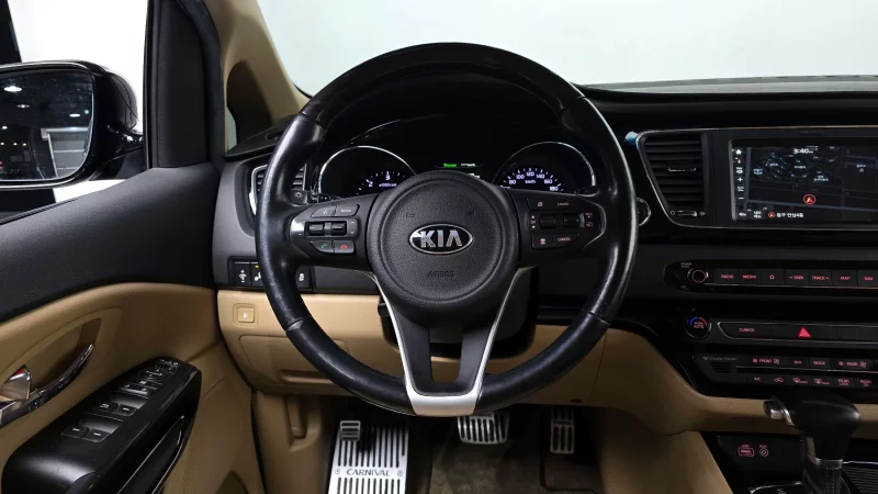 Kia Carnival