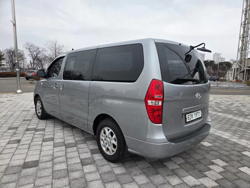 Hyundai Starex
