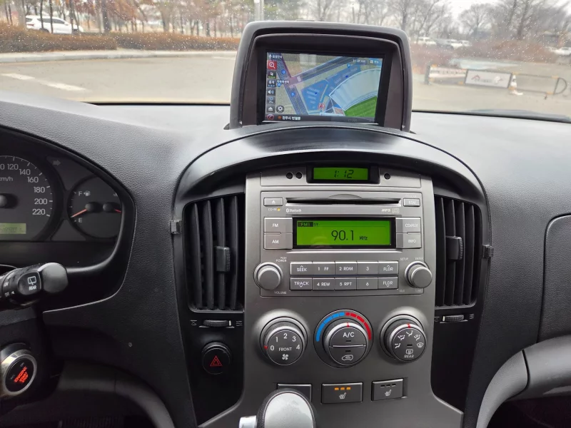 Hyundai Starex