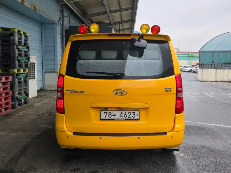 Hyundai Starex