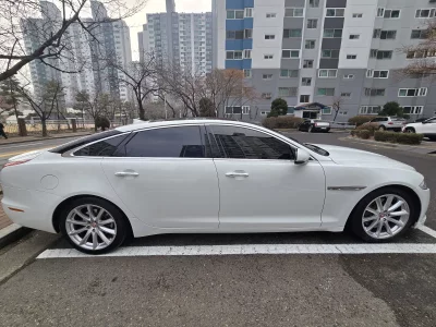 Jaguar XJ