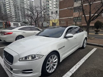 Jaguar XJ