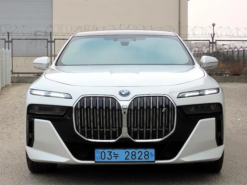 BMW i7