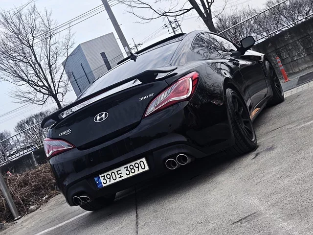 Hyundai Genesis
