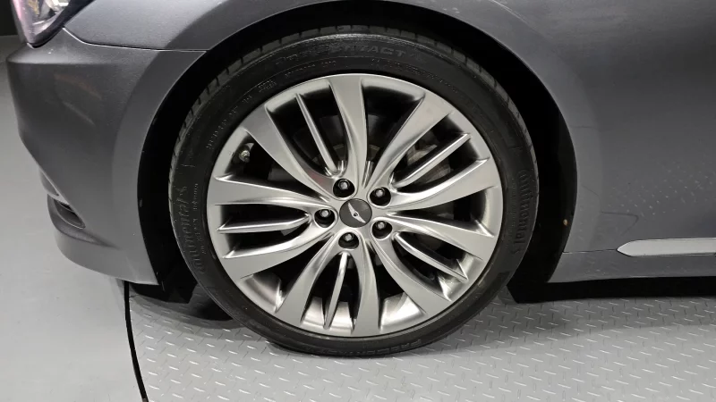 Hyundai Genesis