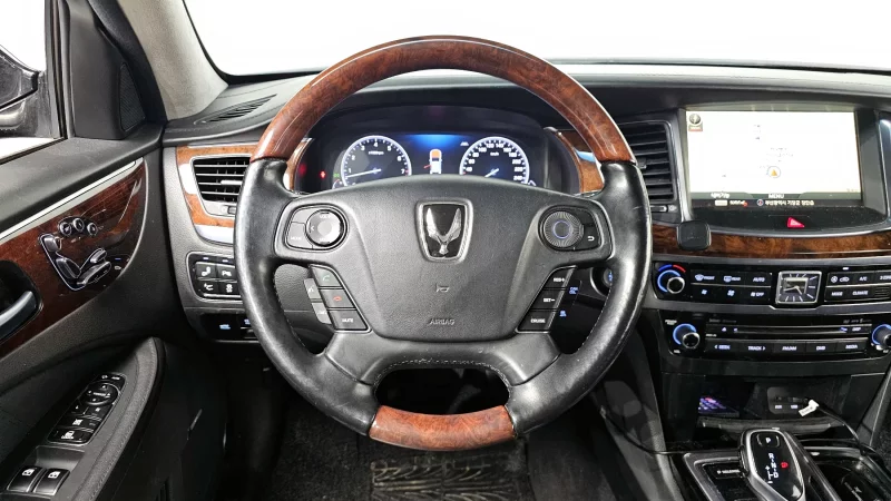 Hyundai Equus