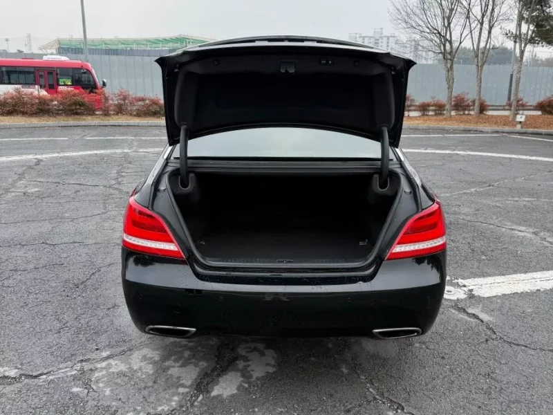 Hyundai Equus