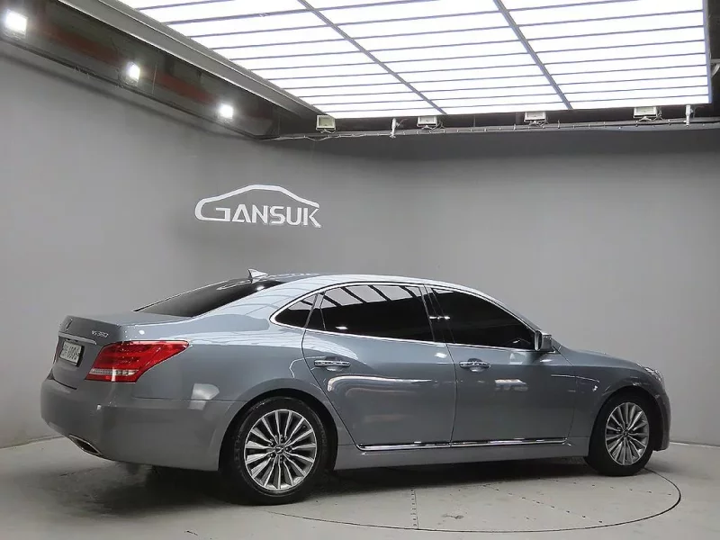 Hyundai Equus
