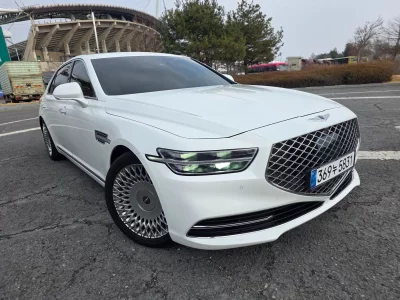 Genesis G90