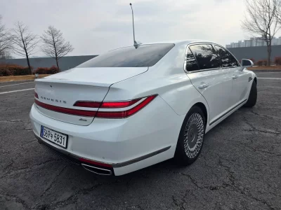 Genesis G90