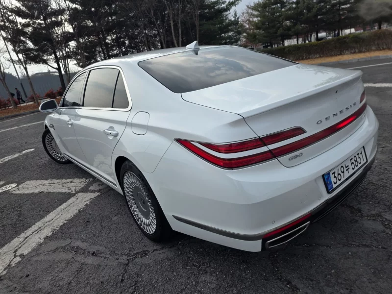 Genesis G90