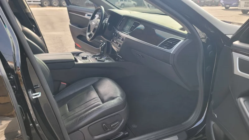 Hyundai Genesis