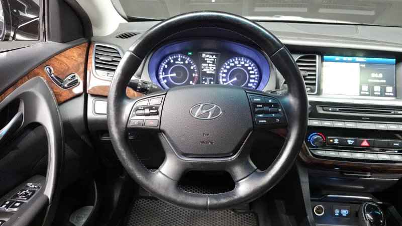 Hyundai Aslan