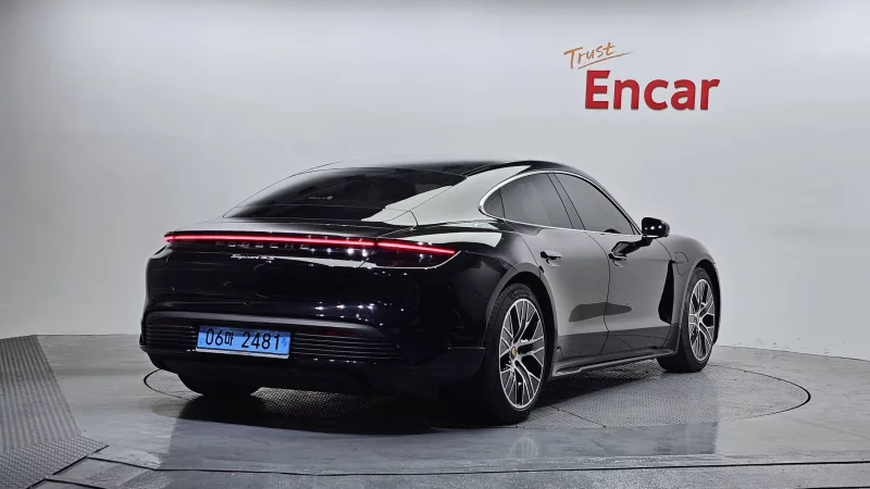Porsche TAYCAN