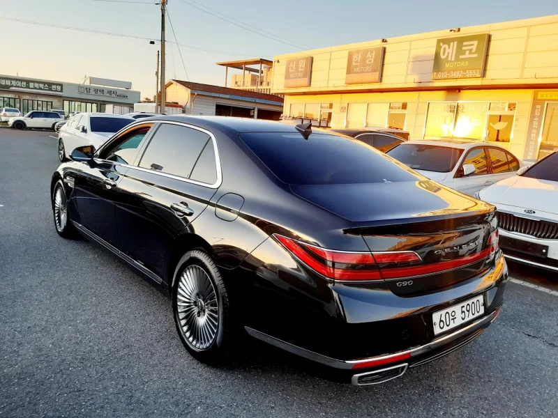 Genesis G90
