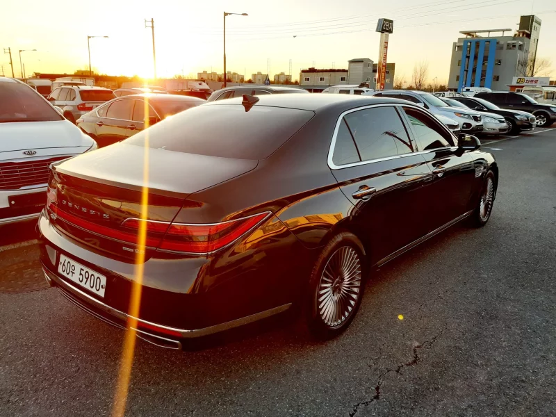 Genesis G90