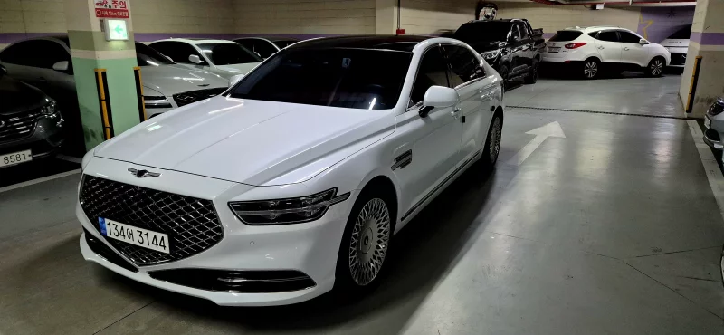 Genesis G90
