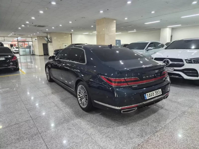 Genesis G90