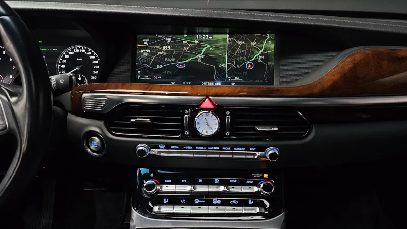 Genesis EQ900