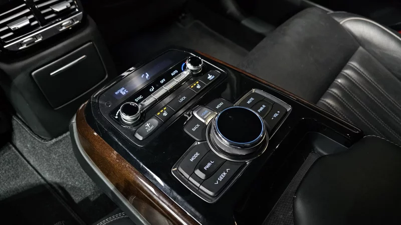 Genesis EQ900