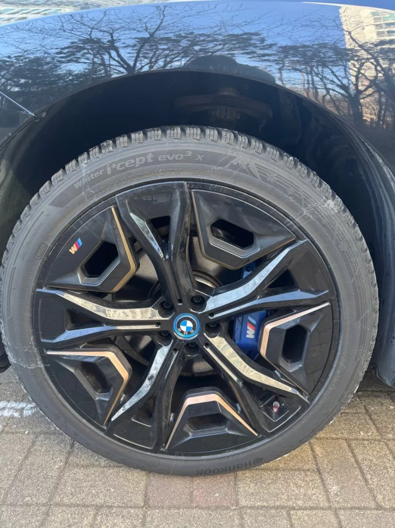 BMW iX
