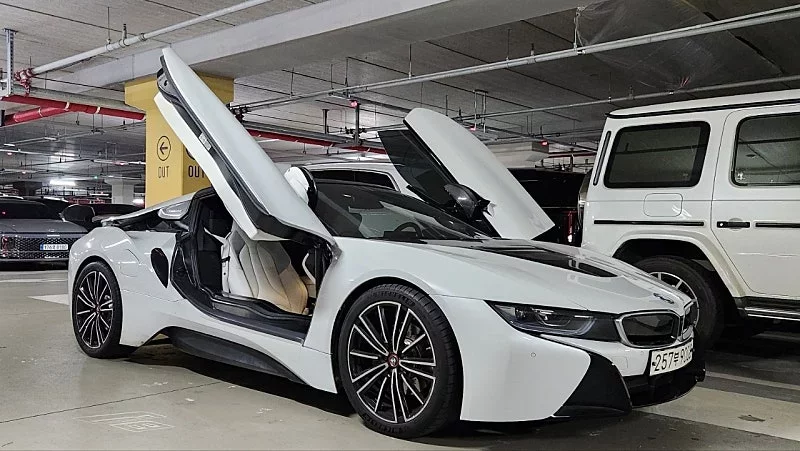 BMW i8