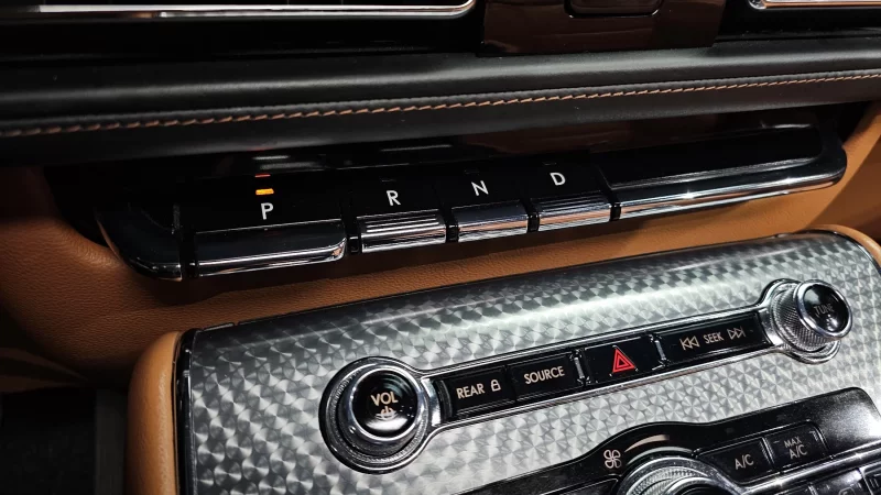 Lincoln AVIATOR