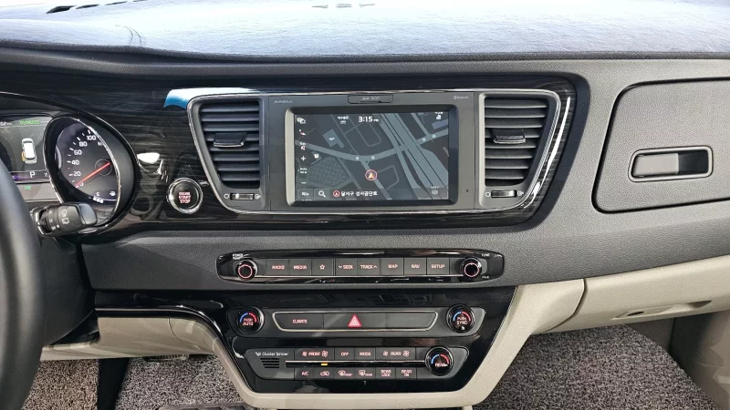 Kia Carnival