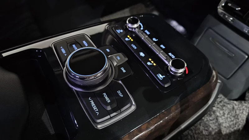 Genesis EQ900