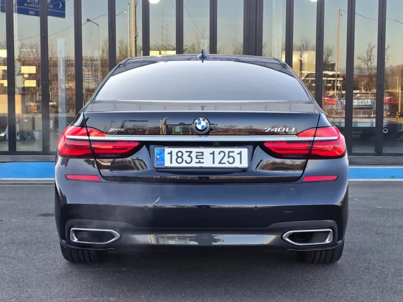 BMW 7-Series
