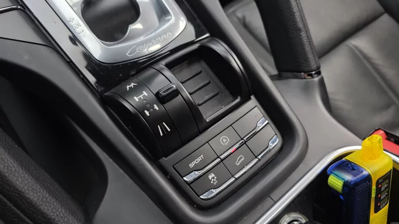 Porsche CAYENNE