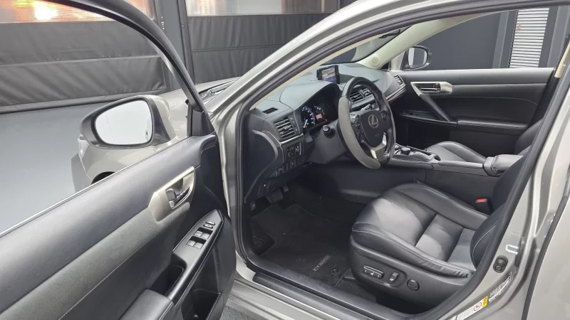 Lexus CT200h