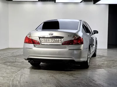 Infiniti M