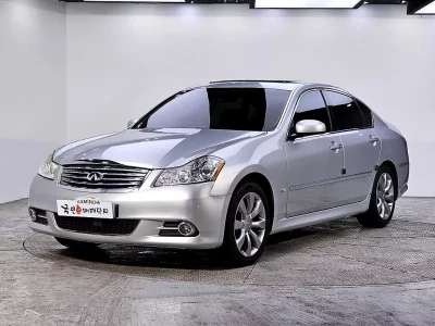 Infiniti M