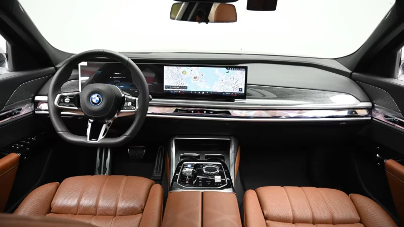 BMW i7