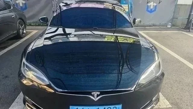 Tesla MODEL S
