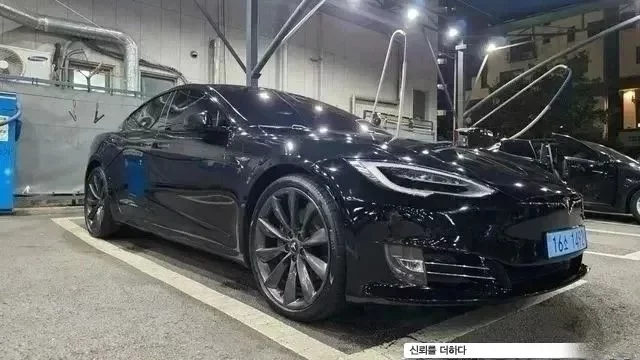 Tesla MODEL S