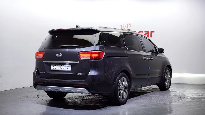 Kia Carnival